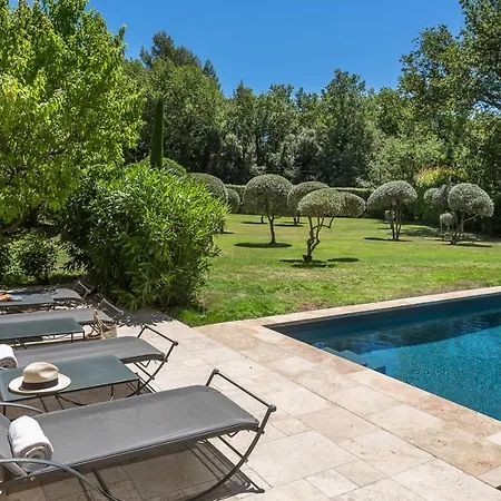 Bed & Breakfast Domaine Les Roullets Oppede