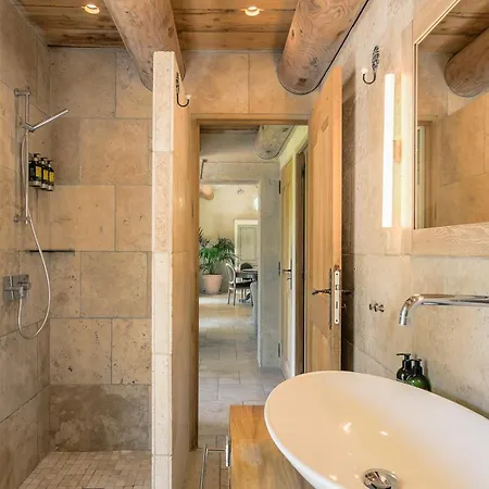 Bed & Breakfast Domaine Les Roullets Oppede
