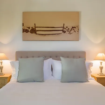 Domaine Les Roullets Bed & Breakfast 3*