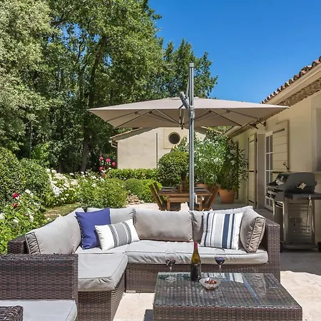 Domaine Les Roullets Bed & Breakfast 3*