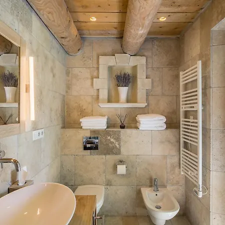 Domaine Les Roullets 3* Oppede