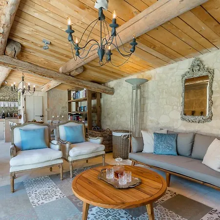 Bed & Breakfast Domaine Les Roullets Oppede