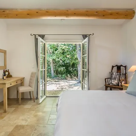 Domaine Les Roullets Bed & Breakfast