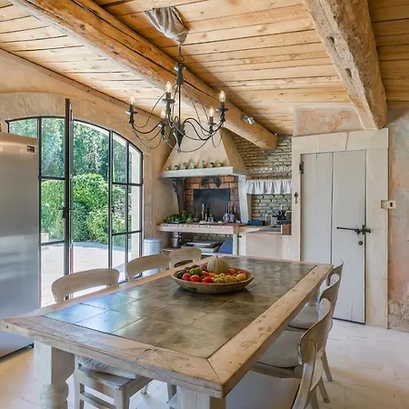 Domaine Les Roullets 3* Oppede