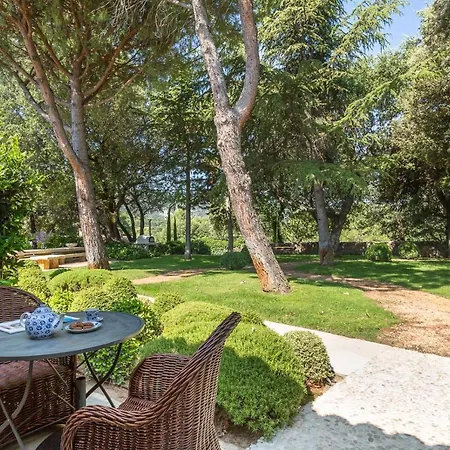 Domaine Les Roullets Bed & Breakfast Oppede